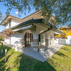 https://villa-fiorita-apartments.it-lombardy.com
